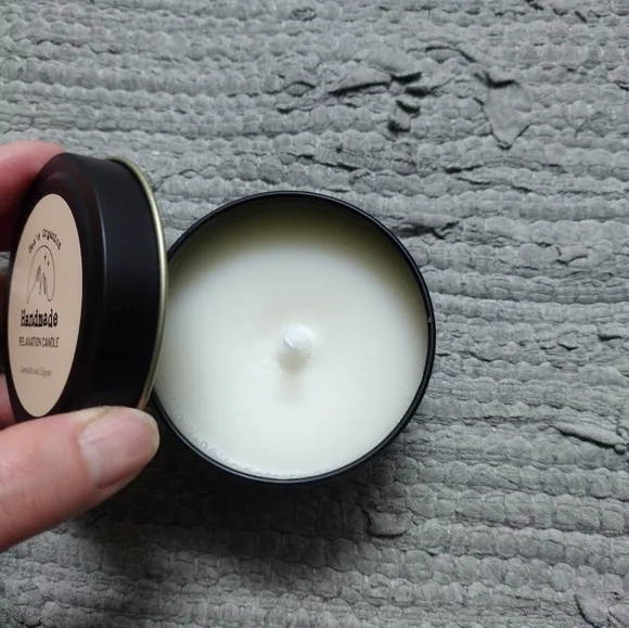 Stress and Anxiety Relief Candle with Lavender and Cajeput oils - Picture 2 of 4